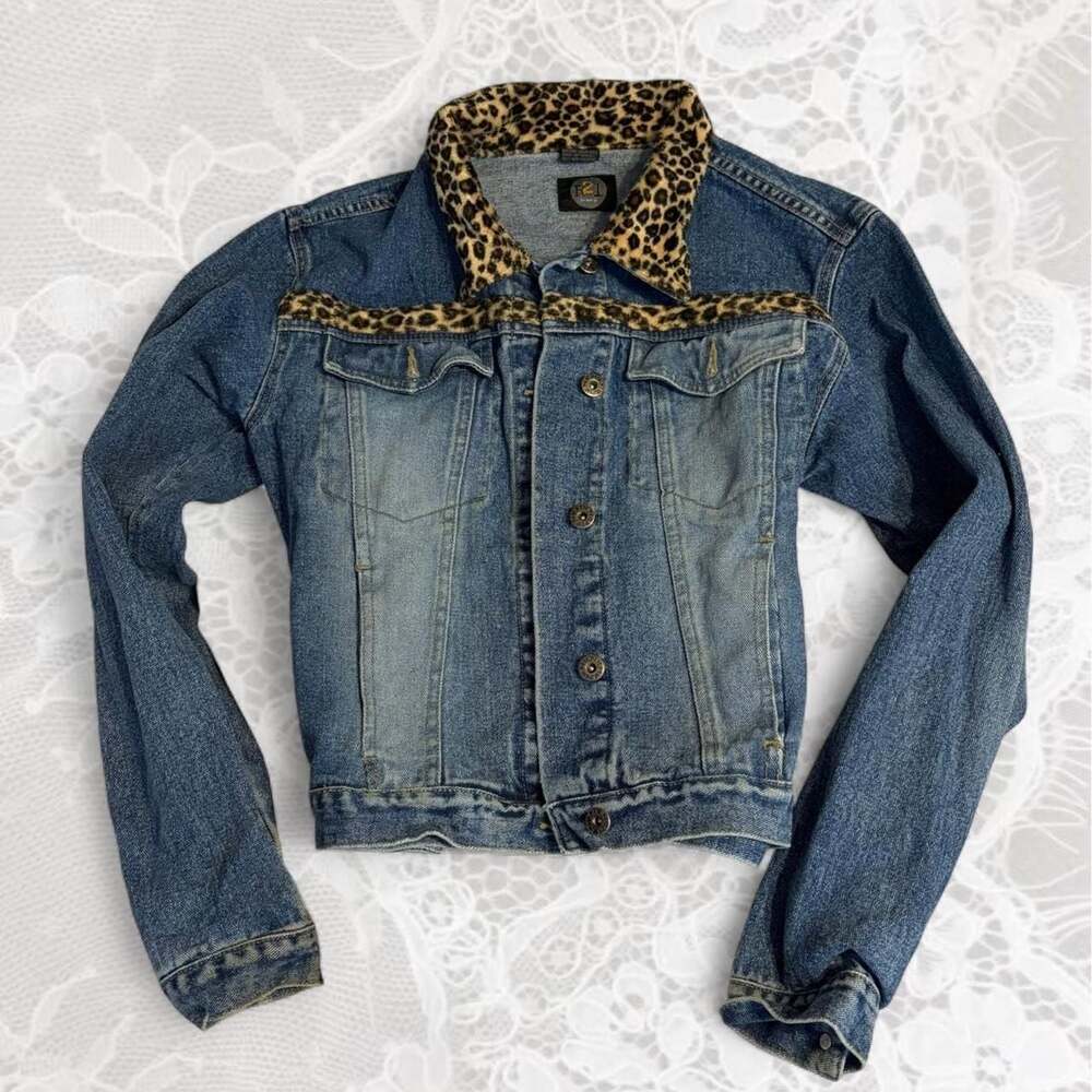 Vintage R21 by Rue21 Faux Fur Leopard Trim Denim Jacket
